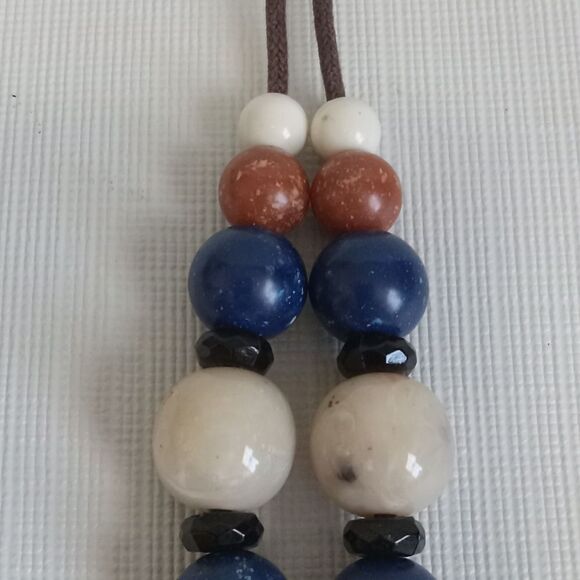 LCI Liz Claiborne Round Blue Plastic Pendant Beaded Cord Long Length Necklace - Picture 5 of 11